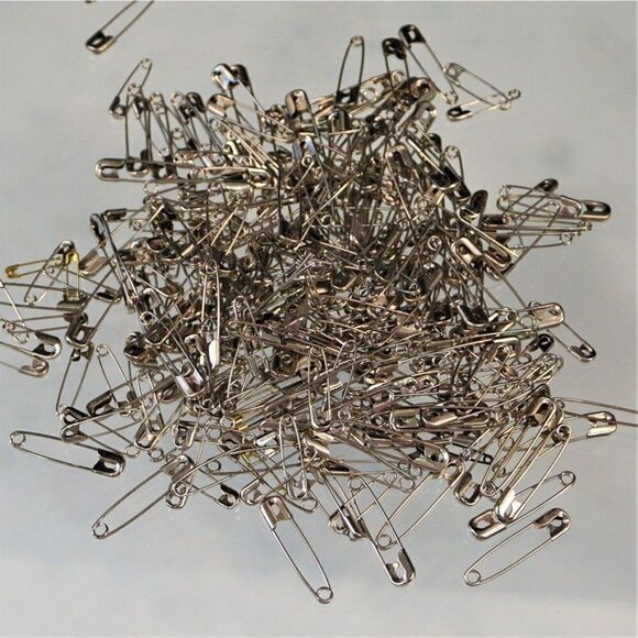 Lot Of Safety Pins Pack 300+  Count Assorted Sizes - Picture 1 of 4